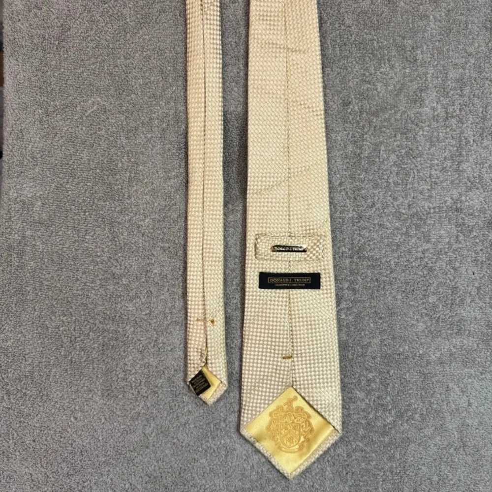 Donald J Trump Signature Collection Gold Silk Basketweave Men's Necktie 59x3.75